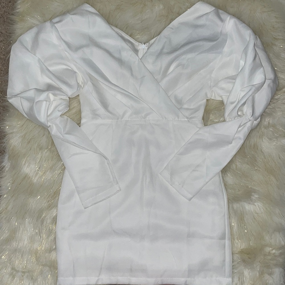 New. White off the shoulder. Balloon sleeve dress